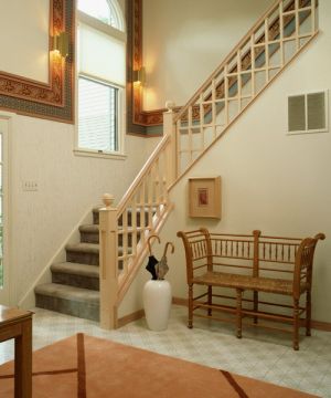 美式小别墅木楼梯扶手图片