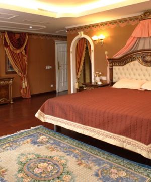 欧式卧室古典床装修效果图