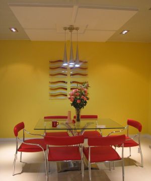 现代设计风格餐厅黄色墙面装修图片