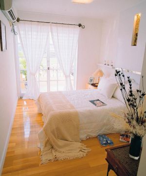 小清新卧室白色窗帘装饰图片