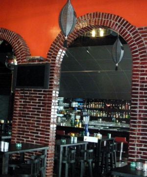 酒吧室内拱形门洞设计图片