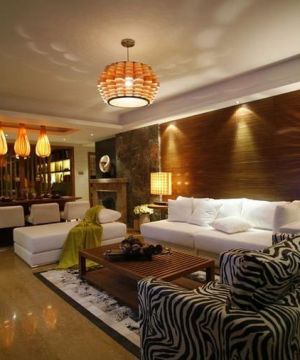 最新东南亚风格客厅沙发背景墙装修图片