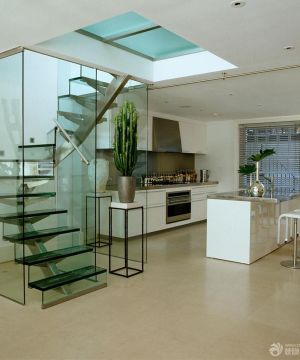 现代简约玻璃楼梯装修效果图欣赏