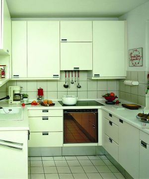 白色极简超小厨房装修样板房
