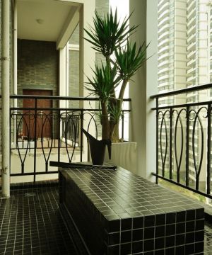 最新家装阳台黑色瓷砖装饰效果图大全