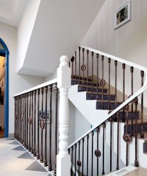 2023最新地中海风格设计室内阁楼楼梯装修效果图