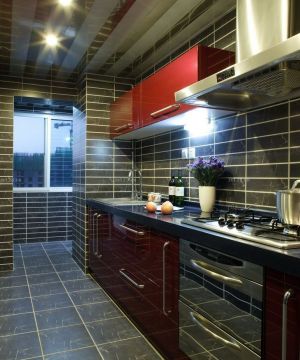 最新现代时尚厨房条形铝扣板吊顶装修实景图