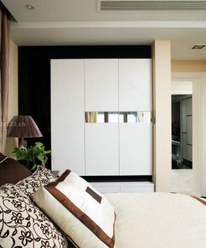 2023新中式风格三室两厅休闲区布置白色衣柜图片