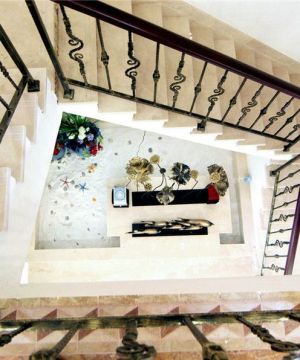 地中海风格别墅楼梯扶手装饰