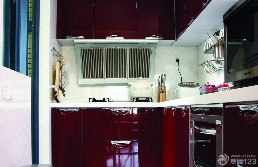 100平米房子现代风格厨房颜色搭配设计效果图