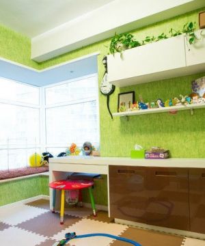 小户型空间创意儿童房次卧飘窗设计图