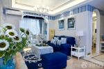 蓝色凋小户型客厅壁纸双人沙发效果图片赏析