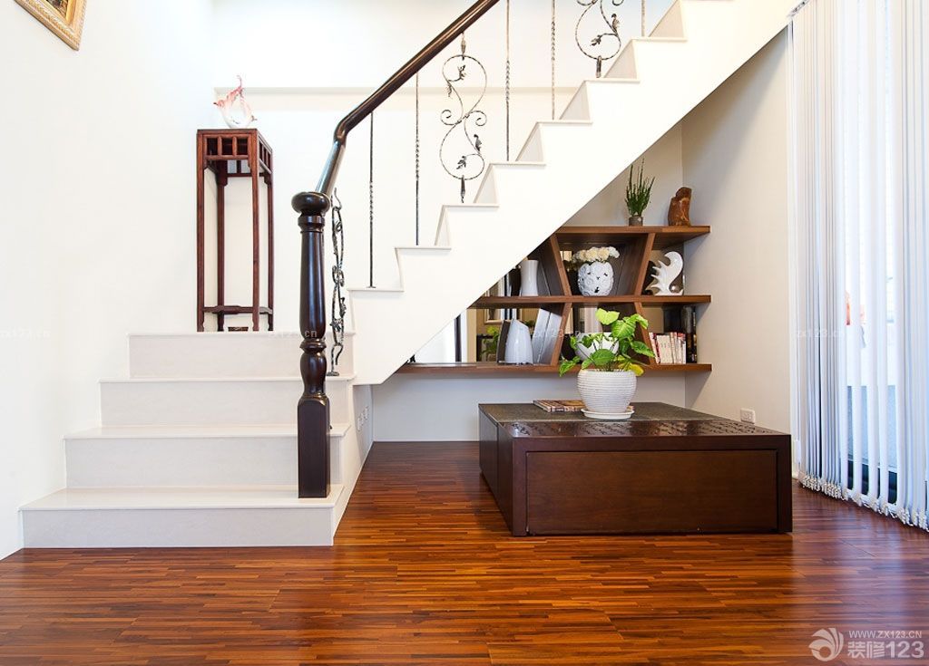美式复式铁艺楼梯扶手设计效果图欣赏