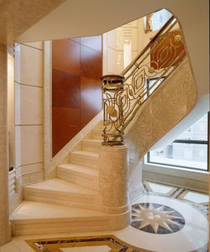 2023最新美式小别墅室内旋转楼梯图片