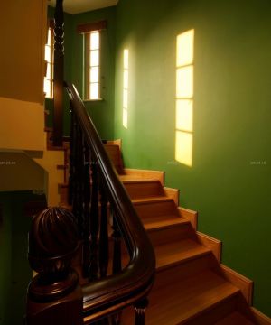 旧房改造木楼梯扶手装修效果图欣赏