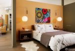 最新十平米家装小卧室橙色墙面装修图片
