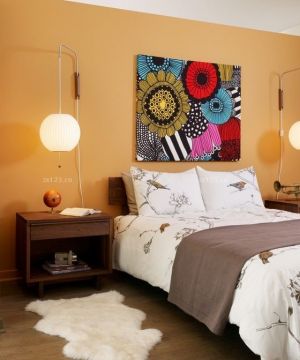 最新十平米家装小卧室橙色墙面装修图片