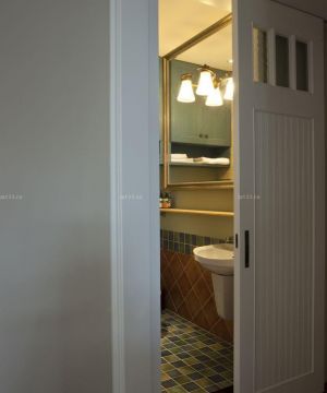 最新家装卫生间推拉门设计效果图片