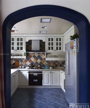 2023地中海风格瓷砖整体厨房拱形门洞装修实景图