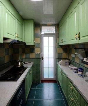 最新小户型阳台改厨房绿色橱柜设计图片