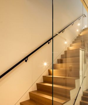 室内阁楼楼梯玻璃背景墙装修效果图欣赏