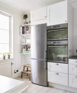 2023厨房实木橱柜装修设计效果图片
