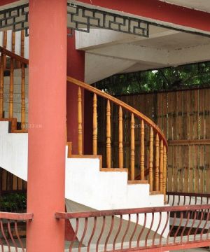 传统中式阁楼旋转楼梯装修效果图欣赏