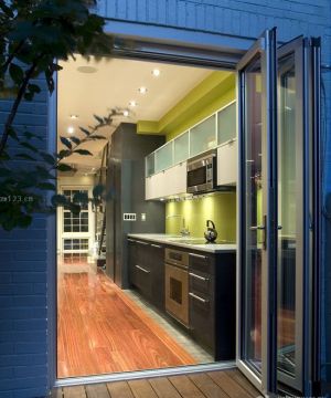 2023开放式厨房玻璃折叠门效果图片