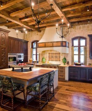 美式农村厨房古典实木家具设计图片欣赏