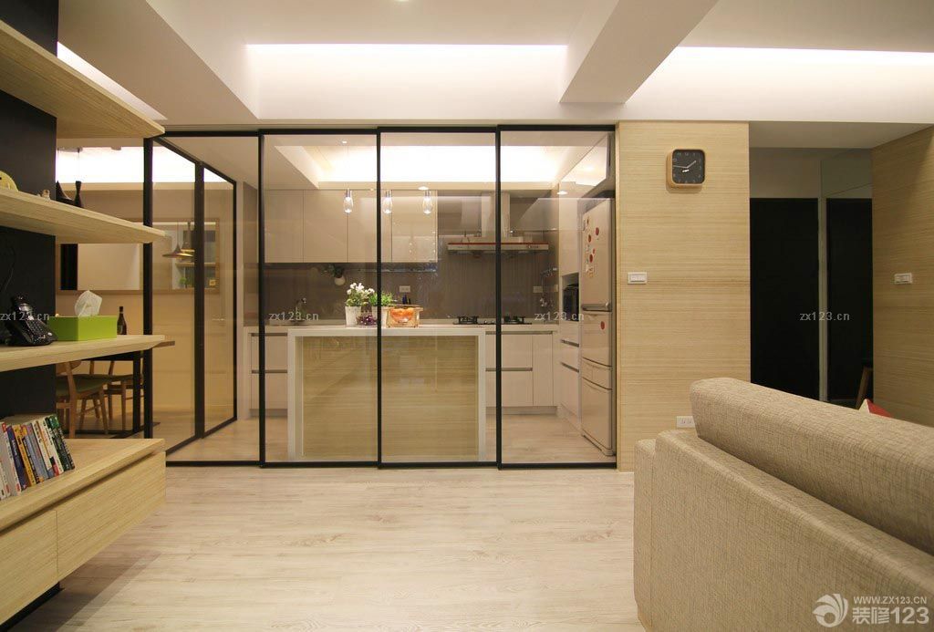 最新精致现代开放式厨房玻璃隔断设计图片