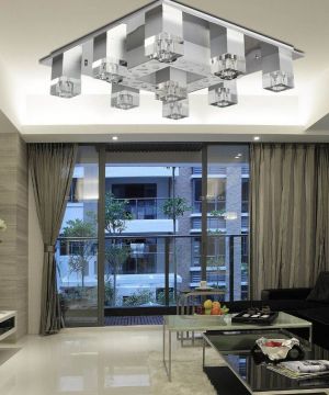 时尚现代小户型客厅吸顶灯效果图片