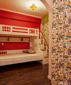 美式小卧室实木儿童床设计图片欣赏