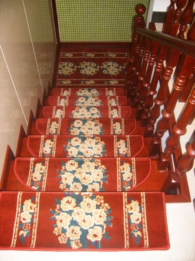 最新中式家装楼梯垫装修效果图