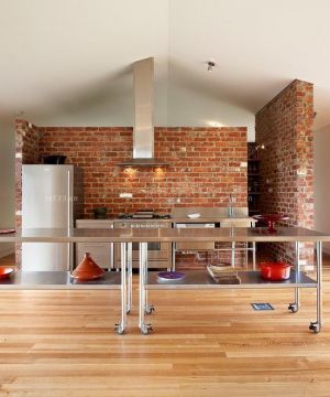 最新美式小别墅厨房不锈钢置物架装修样板间
