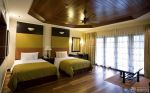 最新东南亚风格酒店标准间绿色窗帘装修效果图