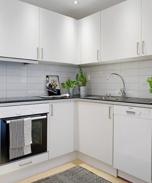 家装现代简约风格白色烤漆橱柜效果图