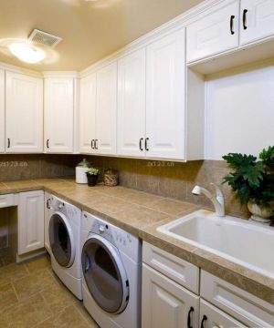 大理石台面白色橱柜洗衣房装修效果图欣赏