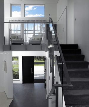 现代小型别墅室内铁艺楼梯扶手装修效果图欣赏