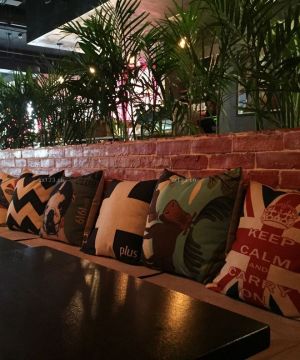 最新咖啡店沙发垫设计效果图片