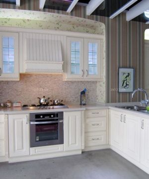 最新美式厨房橱柜仿古瓷砖效果图片大全