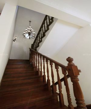 美式别墅房屋楼梯设计效果图欣赏
