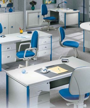 小型办公室桌椅摆放整体效果图片
