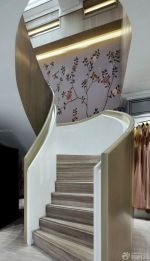 2023最新欧式服装店旋转楼梯装修实景图