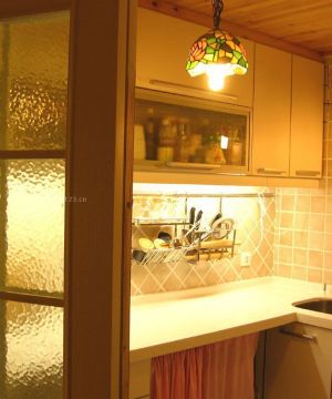 厨房浅黄色门框装修设计图片欣赏