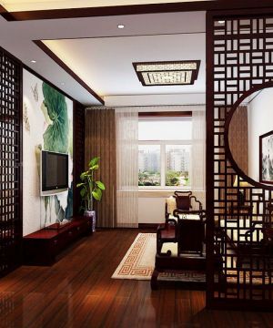 中式风格客厅镂空雕花隔断装修效果图欣赏