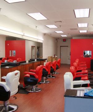 时尚绚丽60平米理发店红色墙面装修效果图片