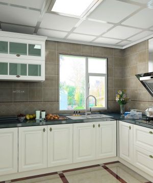 70平米小户型厨房白色整体橱柜装修效果图片