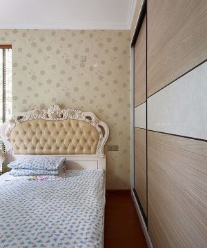 最新小户型欧式卧室整体衣柜装修效果图 