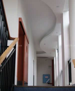 2023幼儿园木楼梯扶手时尚设计图