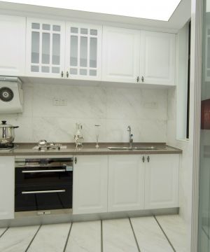 家庭整体厨房白色橱柜装修效果图片欣赏